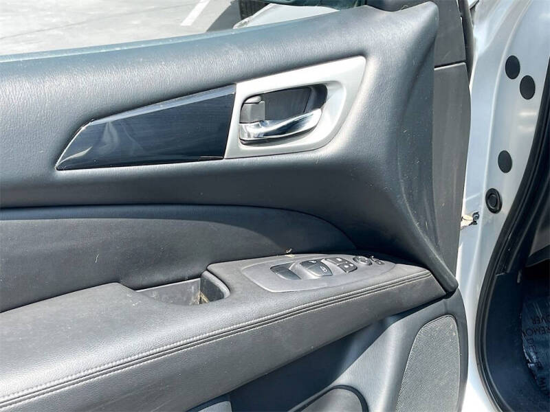 2018 Nissan Pathfinder SV