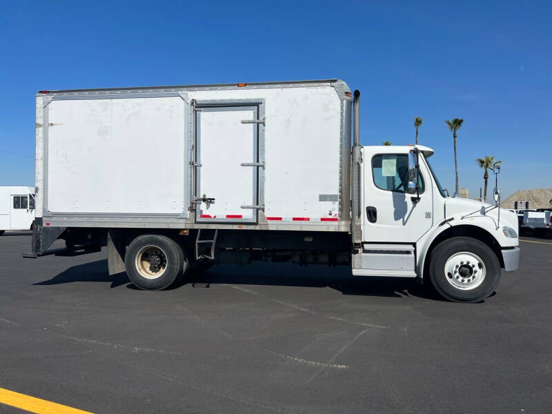 2013 Freightliner M2 106