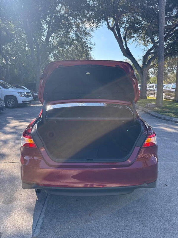 2020 Toyota Camry Hybrid LE