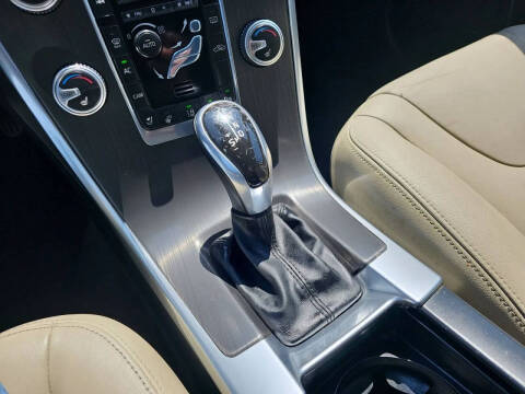 2016 Volvo XC60 T6 Platinum