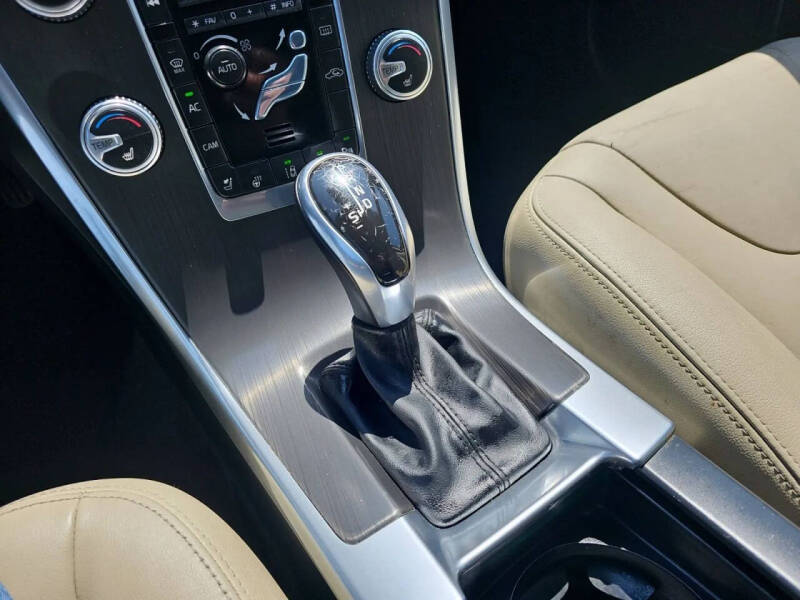 2016 Volvo XC60 T6 Platinum