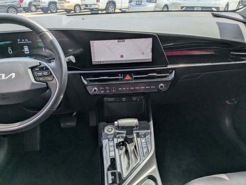 2024 Kia Niro SX