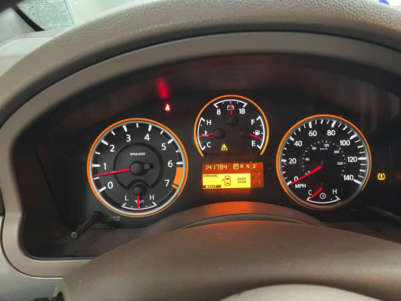 2011 Nissan Armada SV