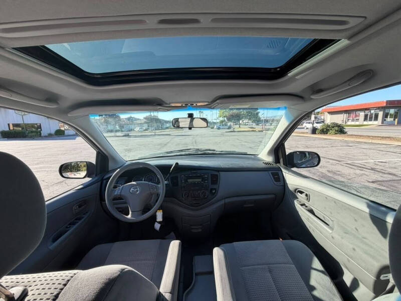 2004 Mazda MPV ES