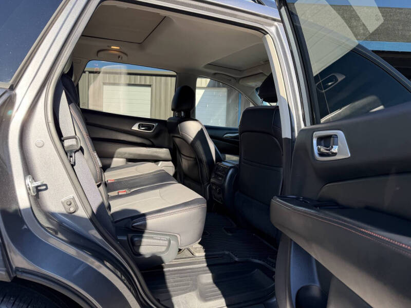 2019 Nissan Pathfinder SL