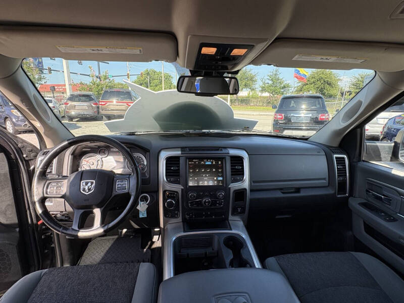 2017 RAM 1500 SLT