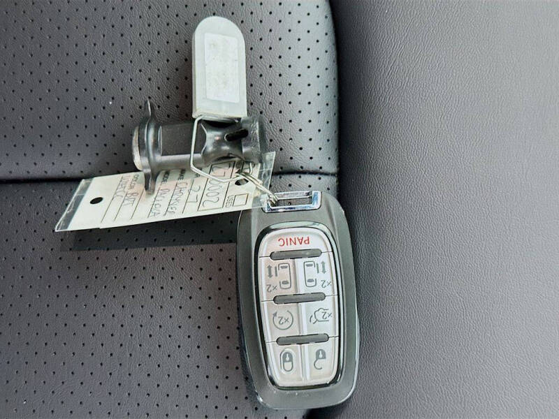 2027 Chrysler Pacifica Select