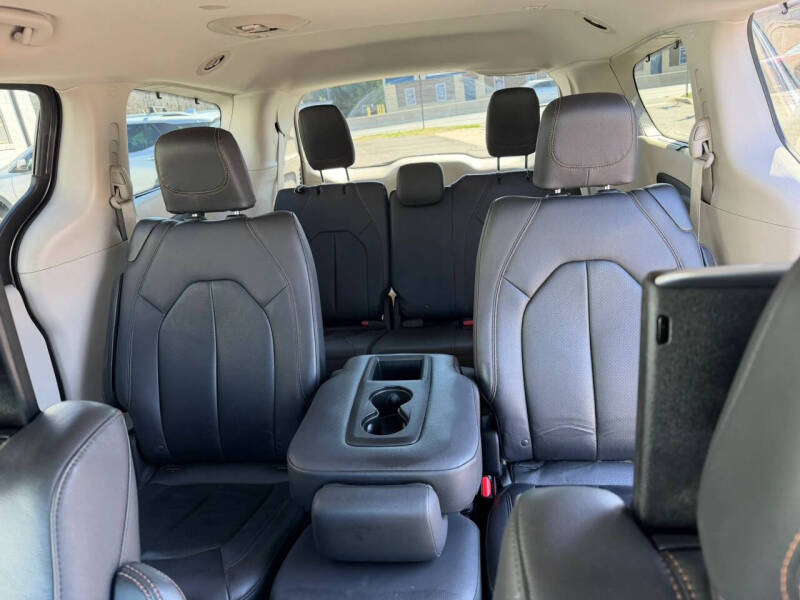 2017 Chrysler Pacifica Touring-L Plus