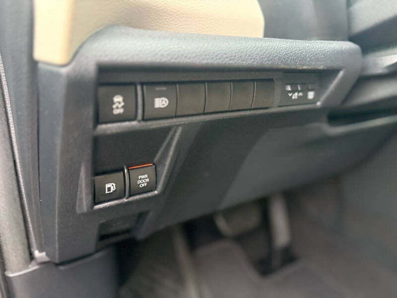 2021 Toyota Sienna XLE 8-Passenger