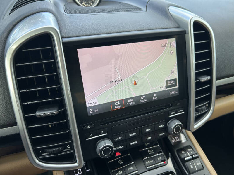 2017 Porsche Cayenne Platinum Edition