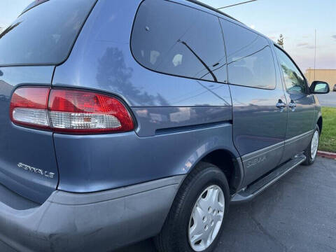 2002 Toyota Sienna LE