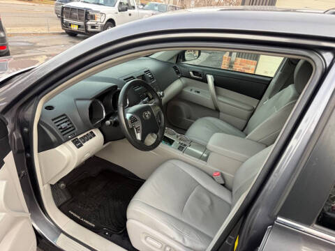 2011 Toyota Highlander SE