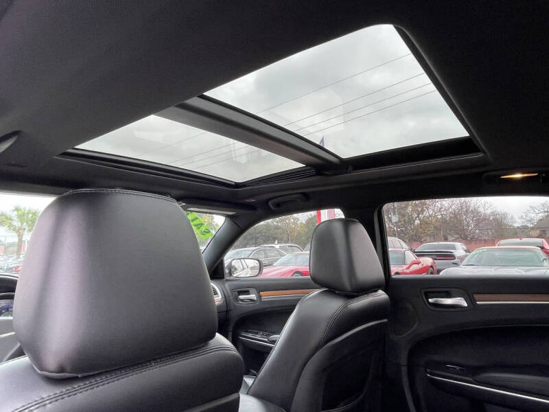 2017 Chrysler 300 C Platinum