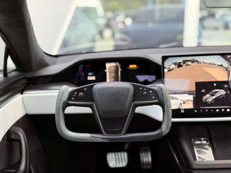 2022 Tesla Model S Plaid
