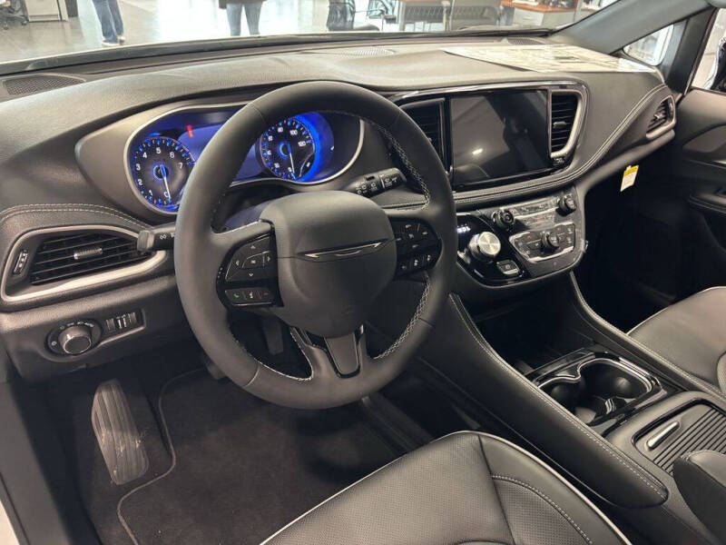 2027 Chrysler Pacifica Limited