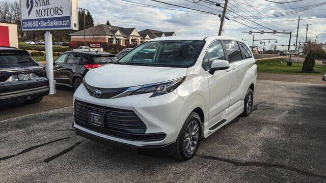 2024 Toyota Sienna LE 8-Passenger