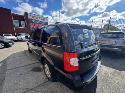 2011 Chrysler Town and Country Touring
