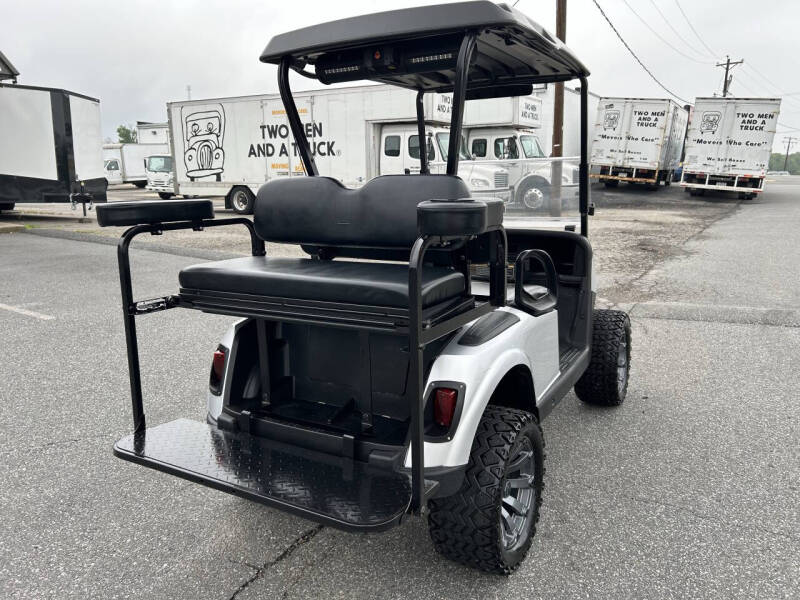 2016 E-Z-GO RXV