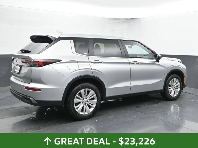 2025 Mitsubishi Outlander ES