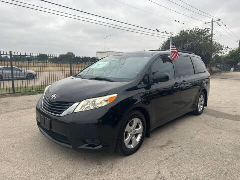 2011 Toyota Sienna LE 7-Passenger Auto Access Seat