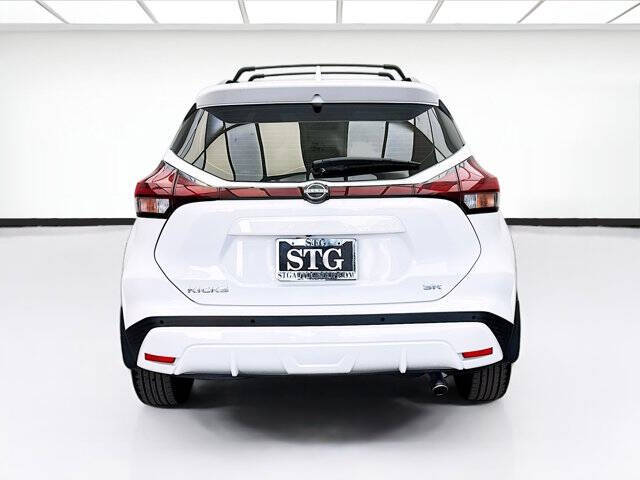 2022 Nissan Kicks SR