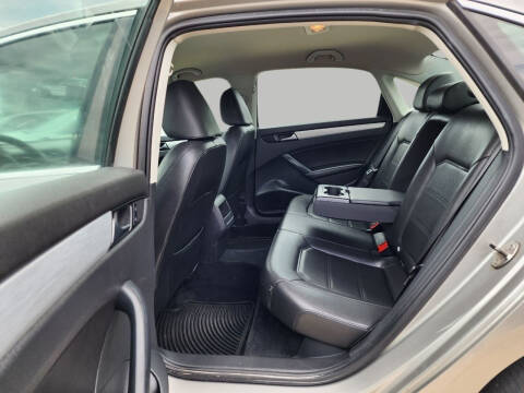 2012 Volkswagen Passat SE PZEV