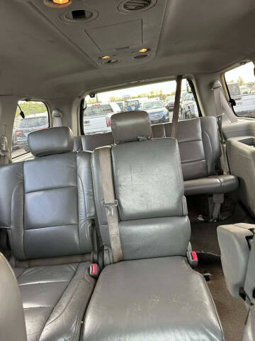 2004 Nissan Armada LE