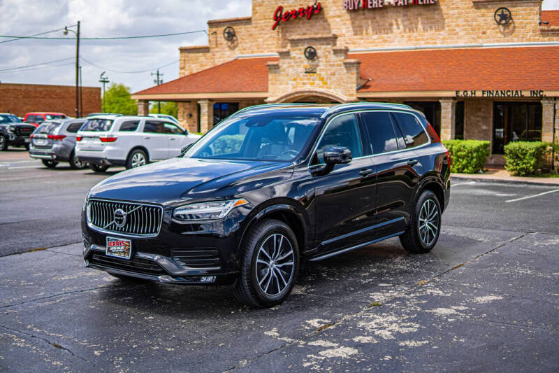 2020 Volvo XC90 Momentum's photo