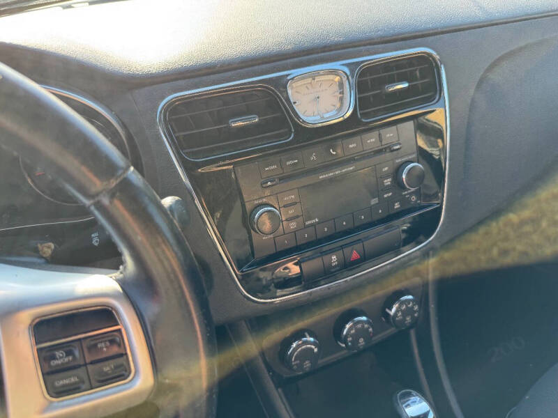 2013 Chrysler 200 Touring