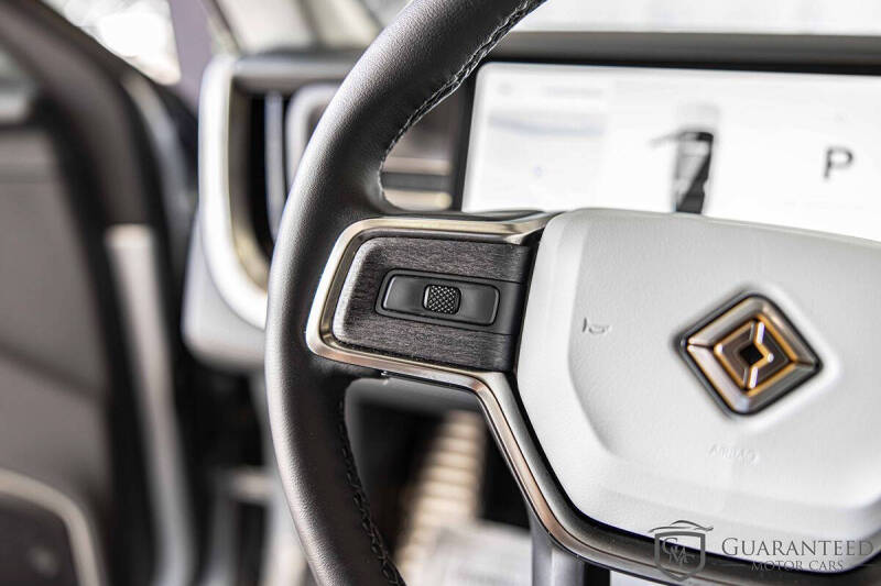 2024 Rivian R1S
