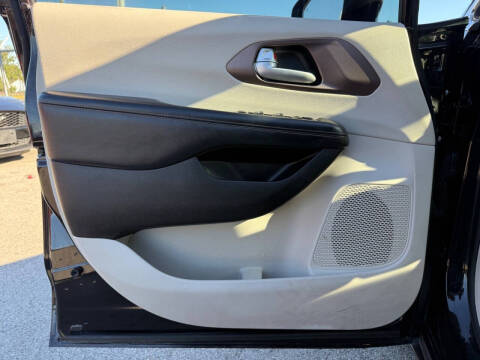 2017 Chrysler Pacifica Touring-L