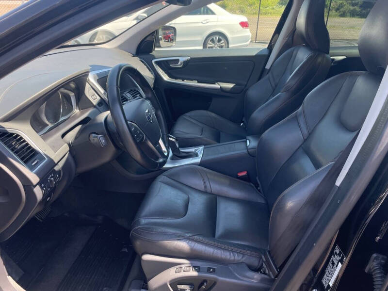 2017 Volvo XC60 T5 Dynamic