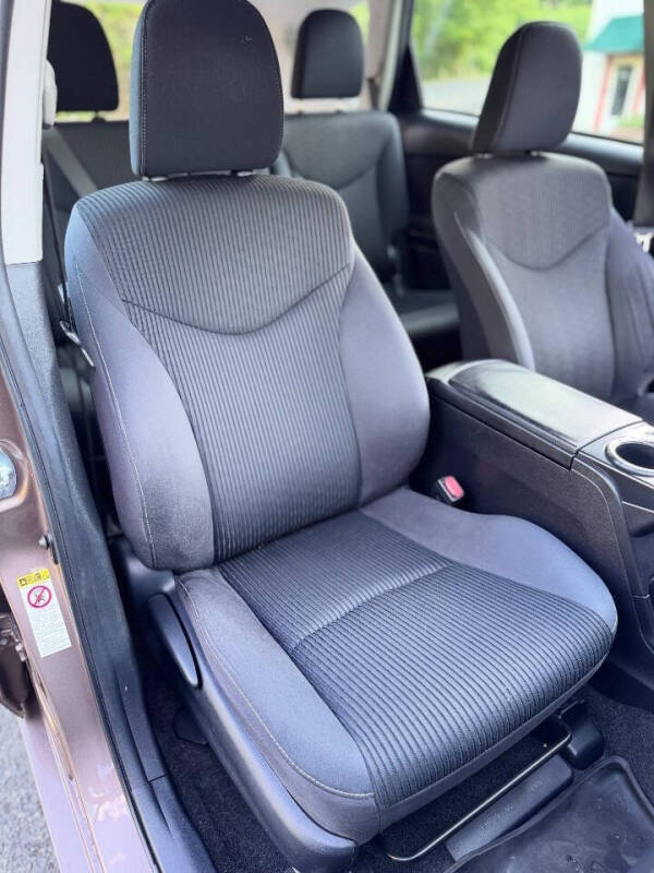 2015 Toyota Prius v Four