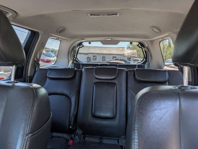 2011 Nissan Pathfinder LE