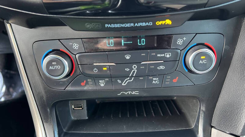 2017 Ford Focus Titanium