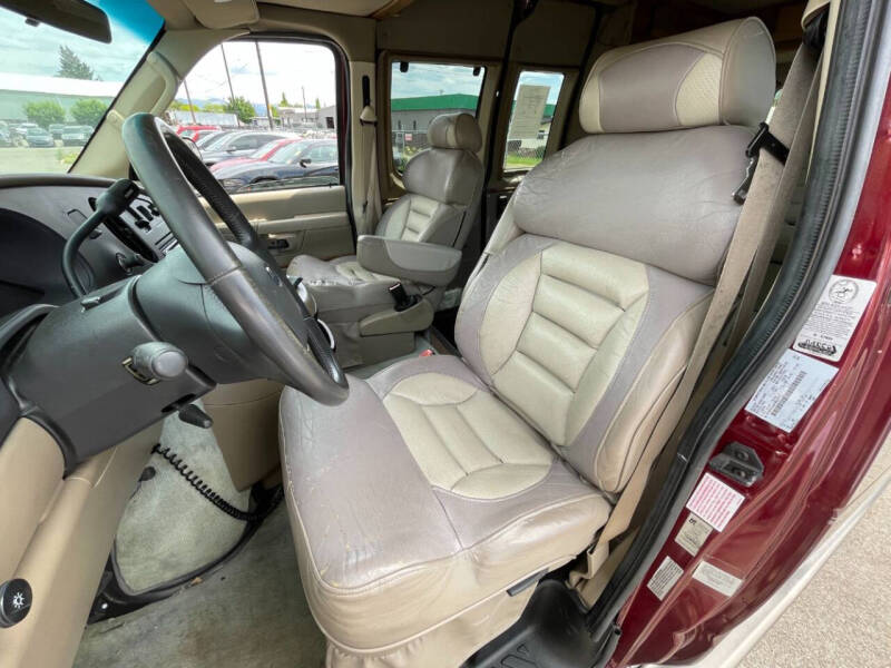 2004 Ford E-Series E-250 SD