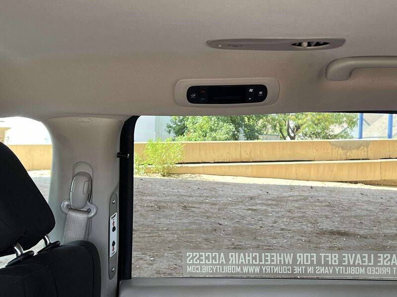 2022 Chrysler Voyager LX