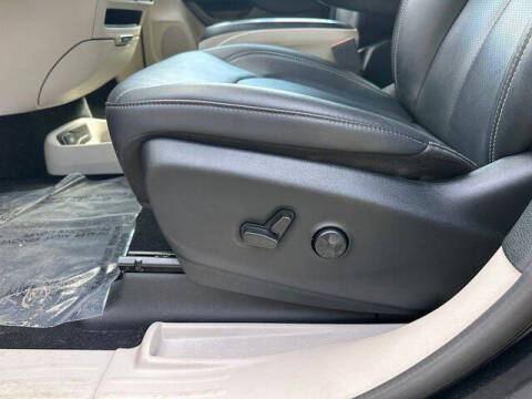 2024 Chrysler Pacifica Plug-In Hybrid Select