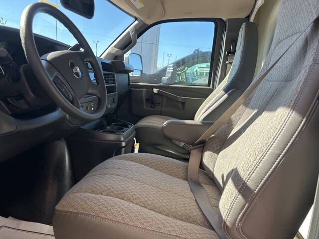 2025 Chevrolet Express 3500