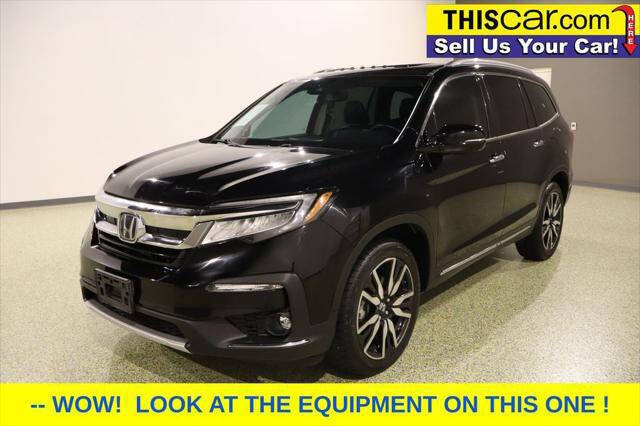 2019 Honda Pilot Touring w/Rear Captain's Chairs