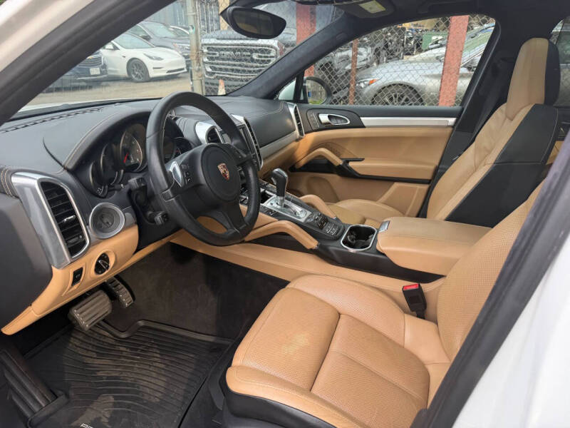 2014 Porsche Cayenne GTS