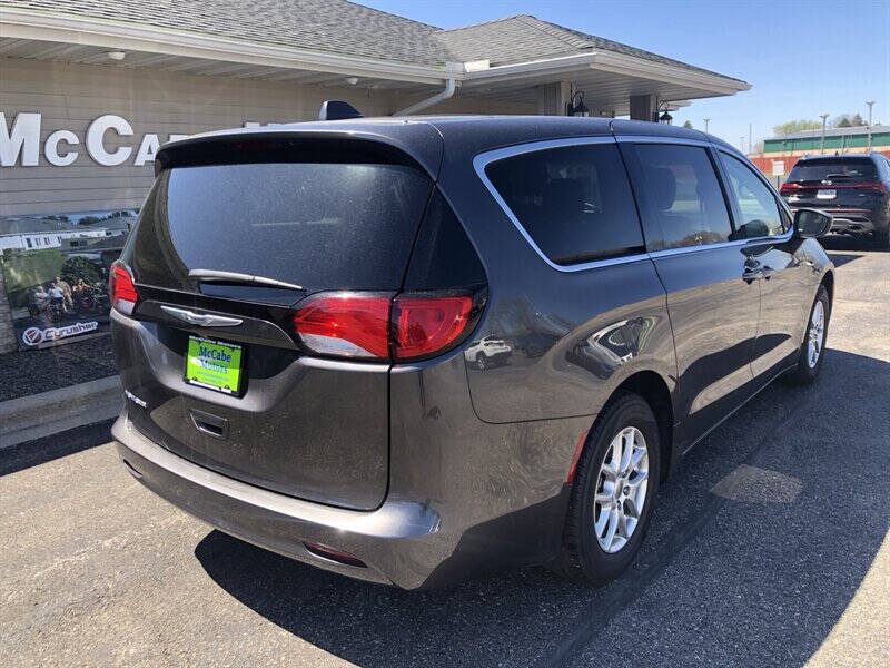 2021 Chrysler Voyager LX
