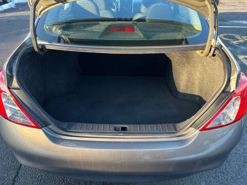 2012 Nissan Versa 1.6 SV