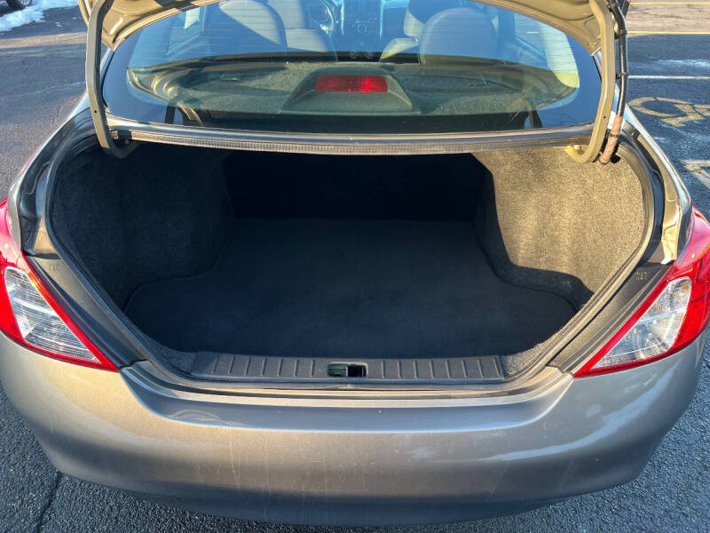 2012 Nissan Versa 1.6 SV