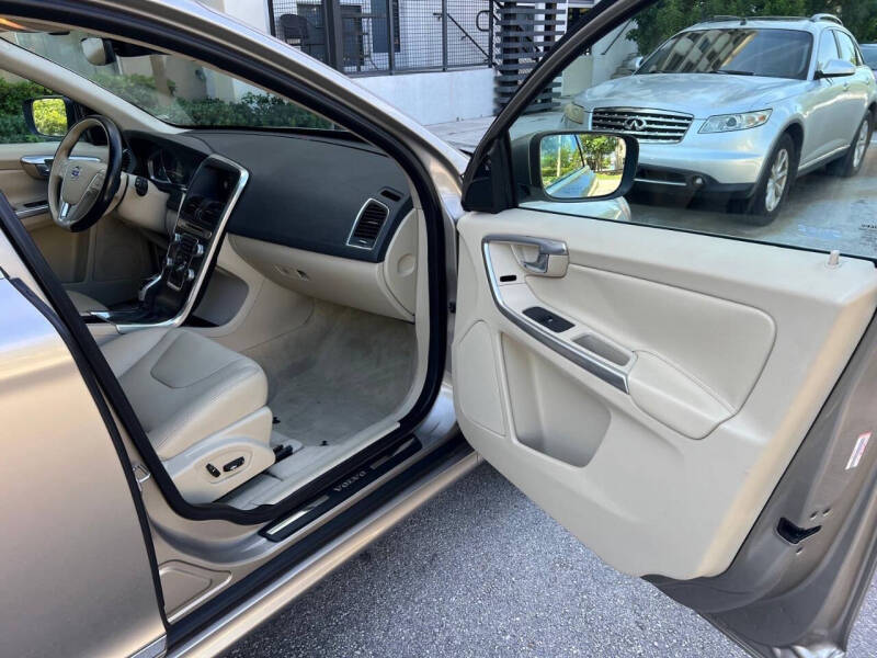 2015 Volvo XC60 T5 Drive-E Premier