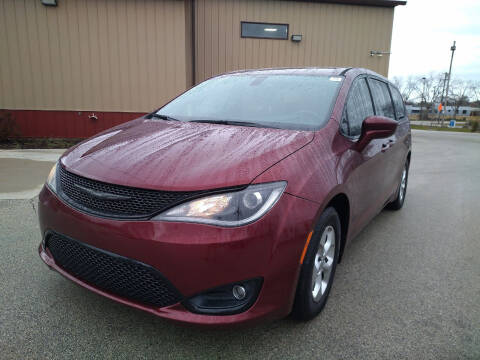2018 Chrysler Pacifica for sale at DCS Auto Sales in Milwaukee WI