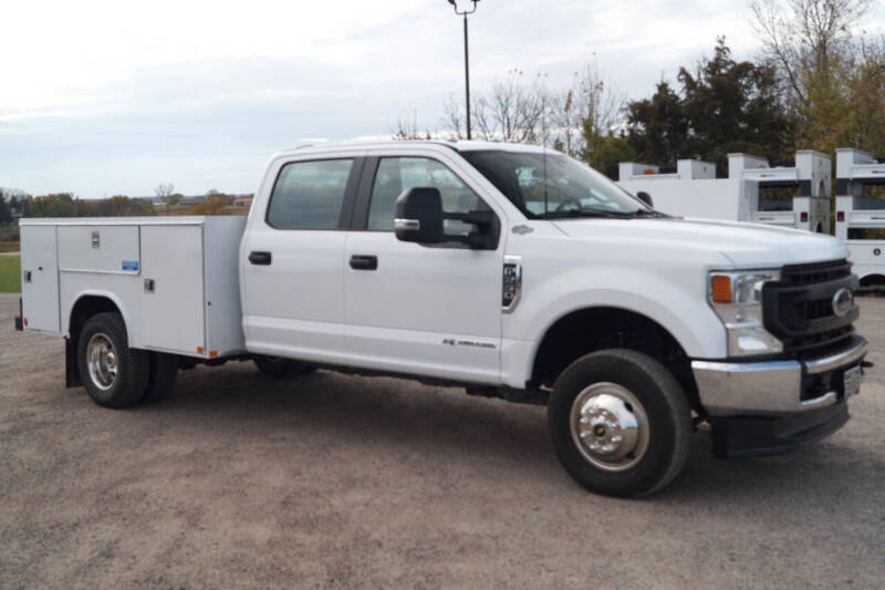 2022 Ford F-350 Super Duty Chassis Cab XL's photo