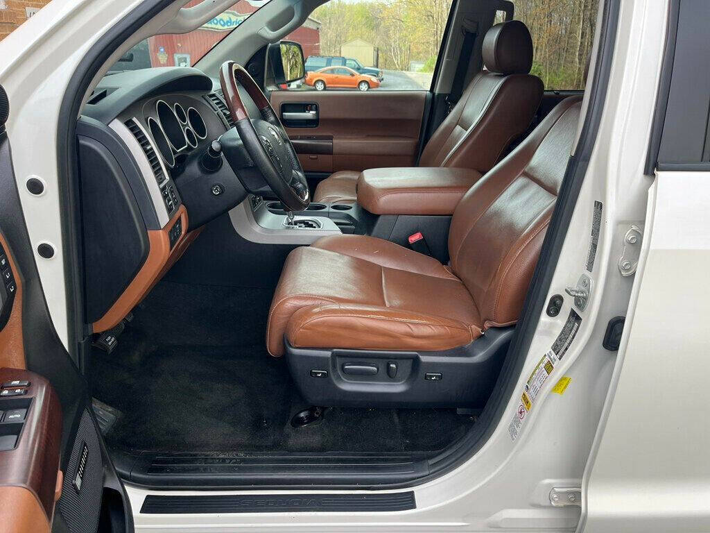 2013 Toyota Sequoia 22