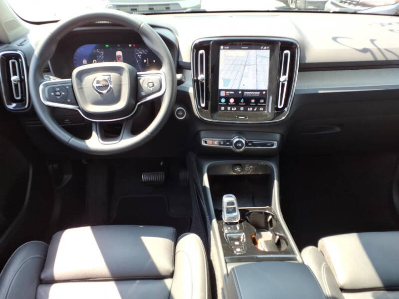 2026 Volvo XC40 B5 Plus
