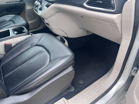 2024 Chrysler Pacifica Touring L